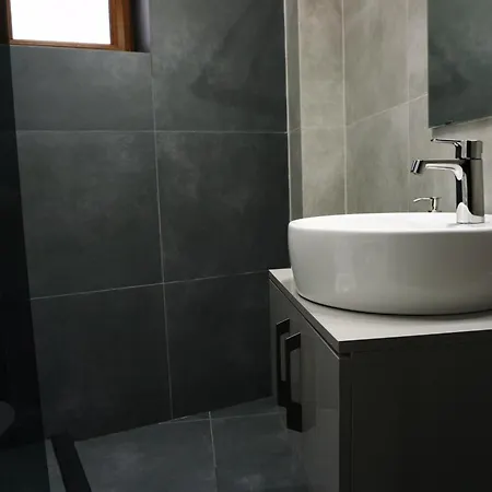 Velaris Downtown Retreat Апартаменты *