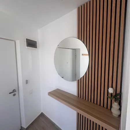 Velaris Downtown Retreat Апартаменты