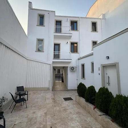 Διαμέρισμα Velaris Downtown Retreat *