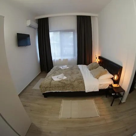 شقة Velaris Downtown Retreat *