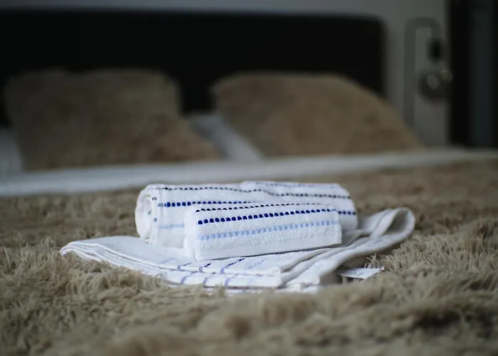 Velaris Downtown Retreat شقة بوخارست