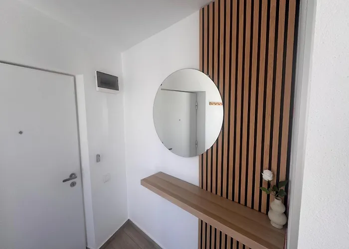 Velaris Downtown Retreat Apartment