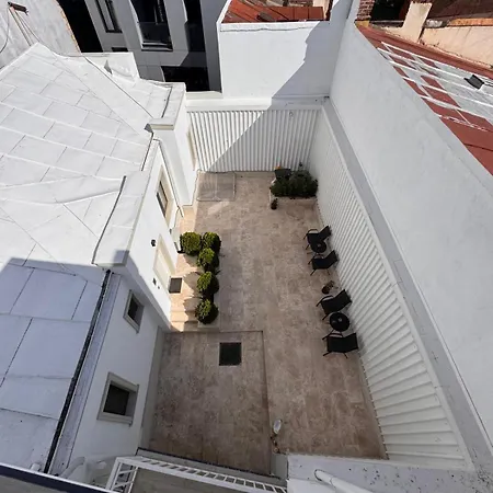 Апартаменты Velaris Downtown Retreat *